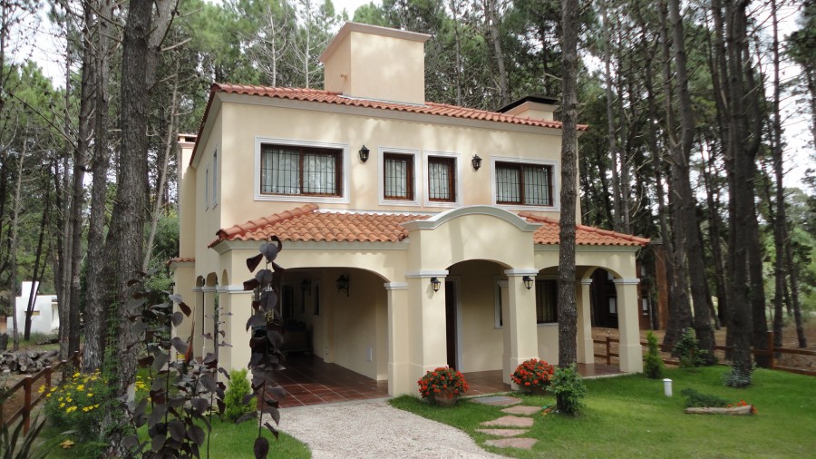 Casa de arquitectura moderna diseñada por Martín Varvasini