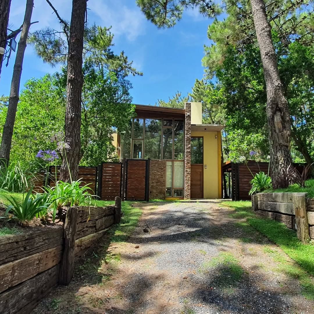 Casa de arquitectura moderna diseñada por Martín Varvasini