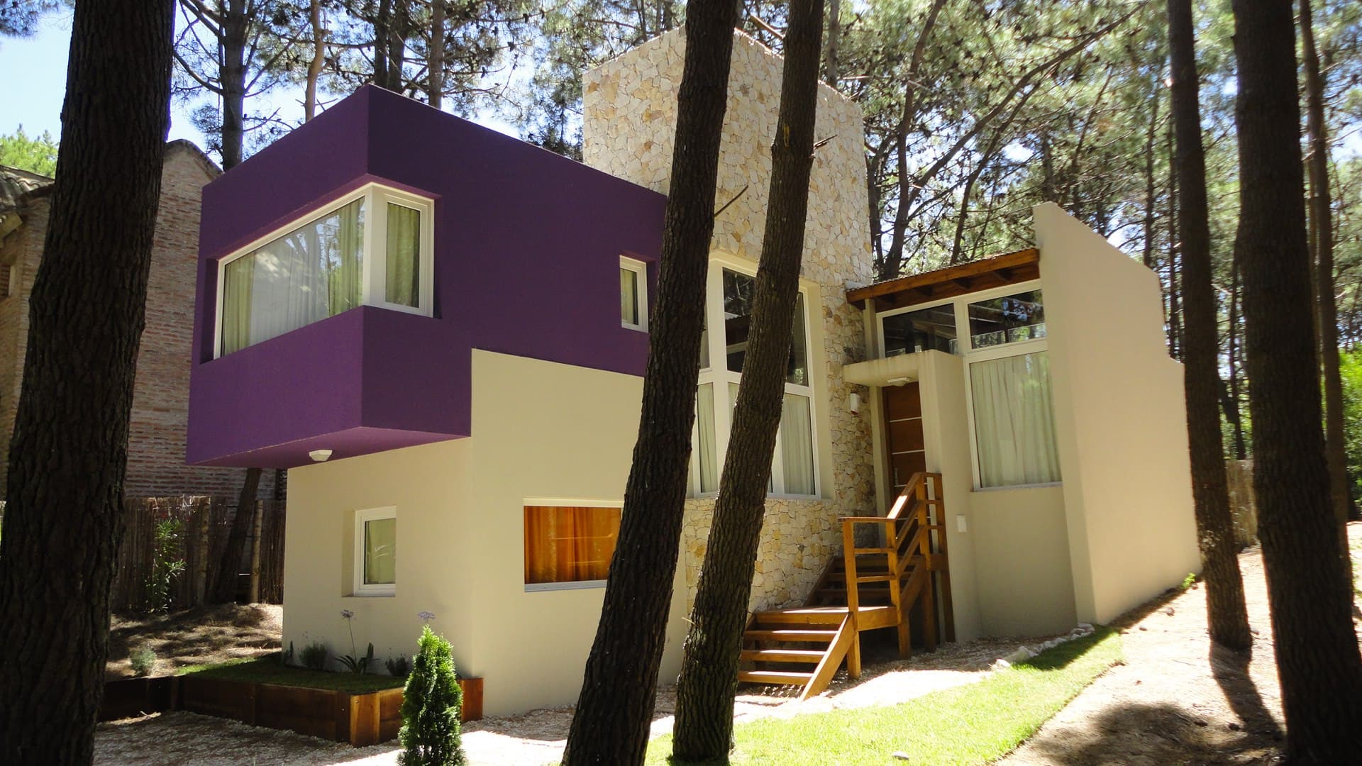 Casa Selva - Reforma Integral (Morado / Rojo) - Calle 40, Mar Azul